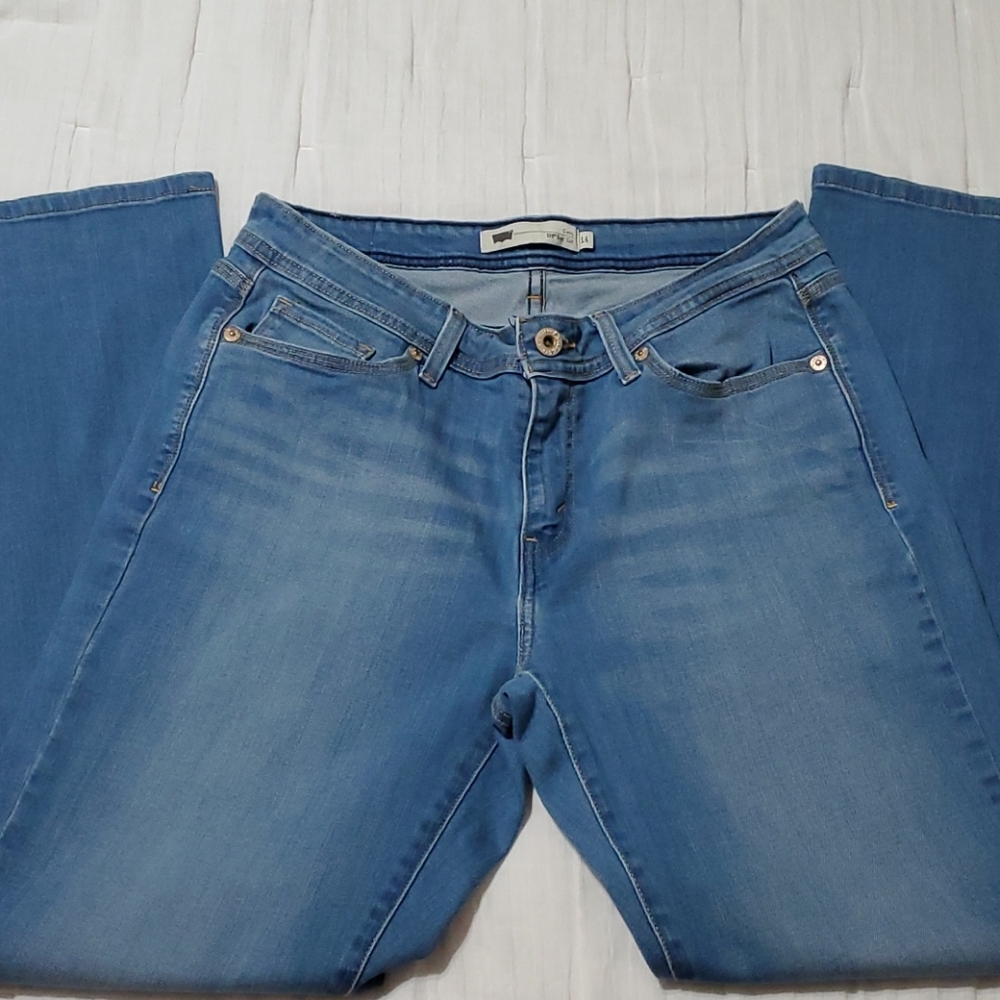 Women Levi Jeans